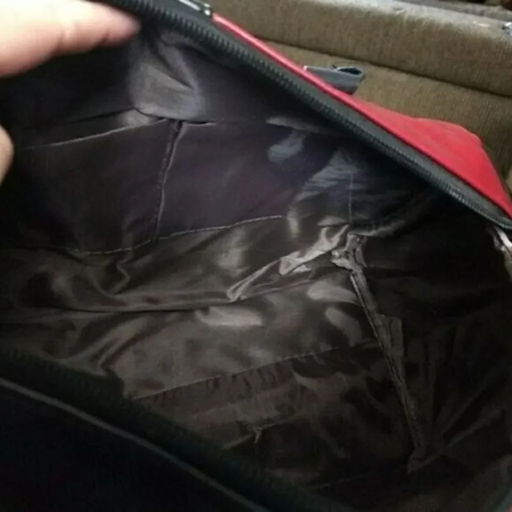 Purse with alternating black and red pattern